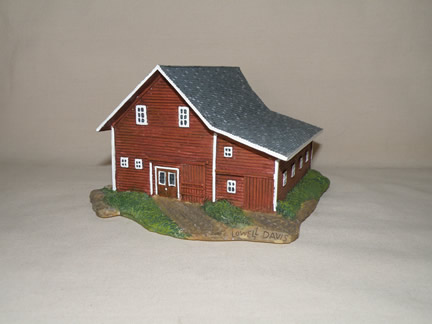 17139 Toy Farmer Museum Barn