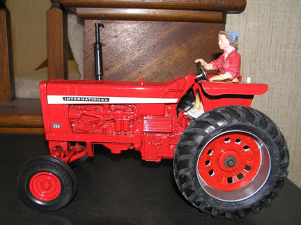 4273DO Miss Charlotte with IH 826 Tractor