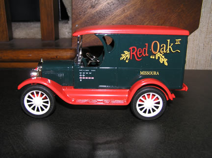 H192TO Red Oak II '23 Chevy Panel Truck (bank)