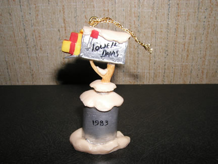 223-500 Mailbox with Presents Ornament (1983)