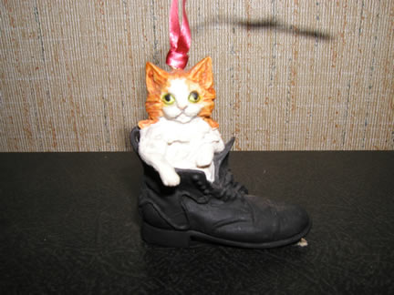 223-501 Kitten in Boot Ornament (1984)