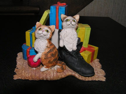 223-551 Kittens in Boots with Presents (1984)